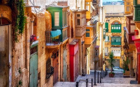 shopping in valletta italy.